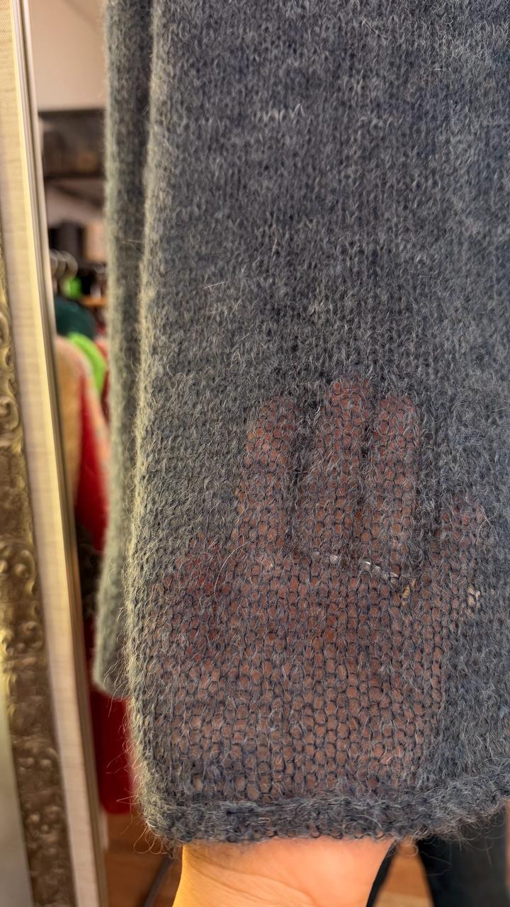 Вязаный свитер паутинка