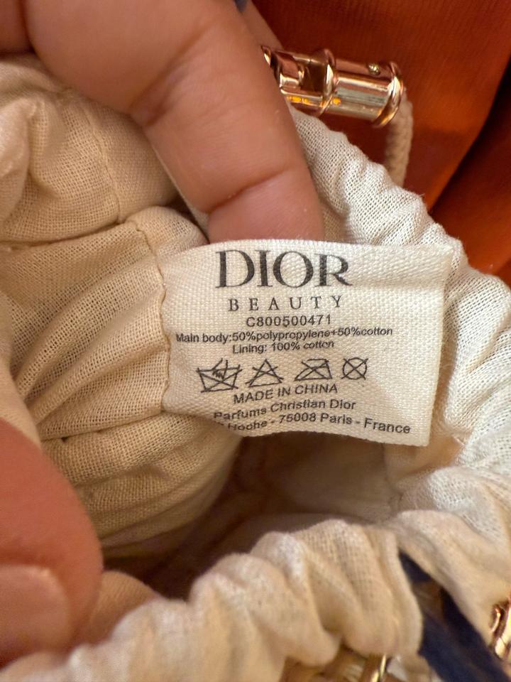 мини-сумка Christian Dior Straw Pouch, также известная как косметичка-мешок (bea