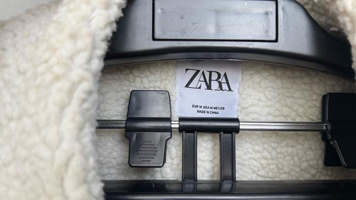 Безрукавка Zara