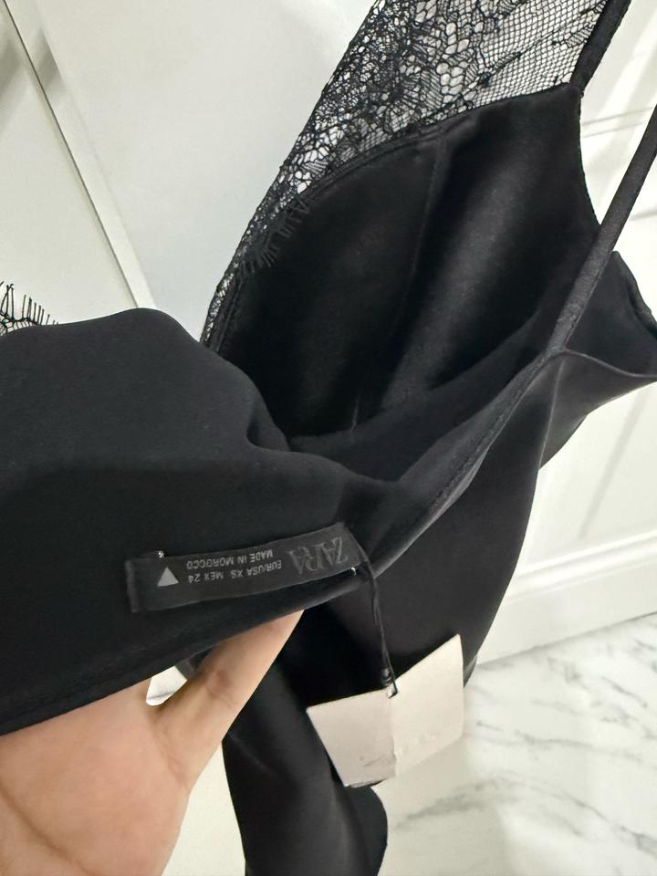 Атласный топ с кружевами Zara новый
