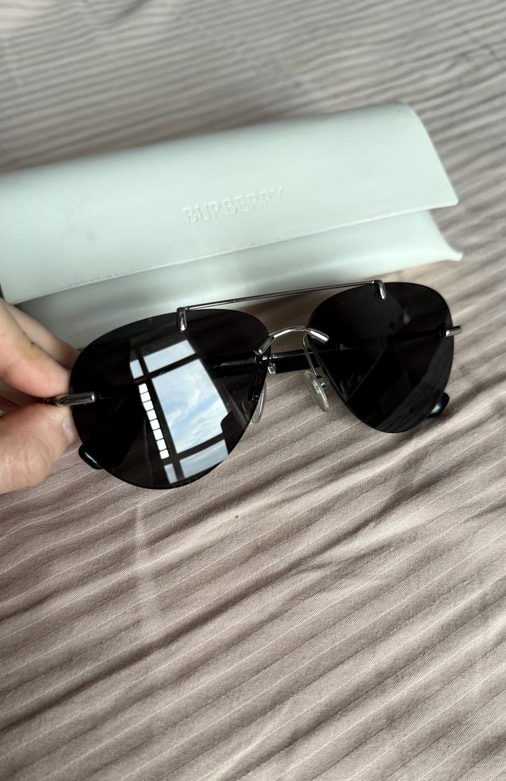 Очки Burberry