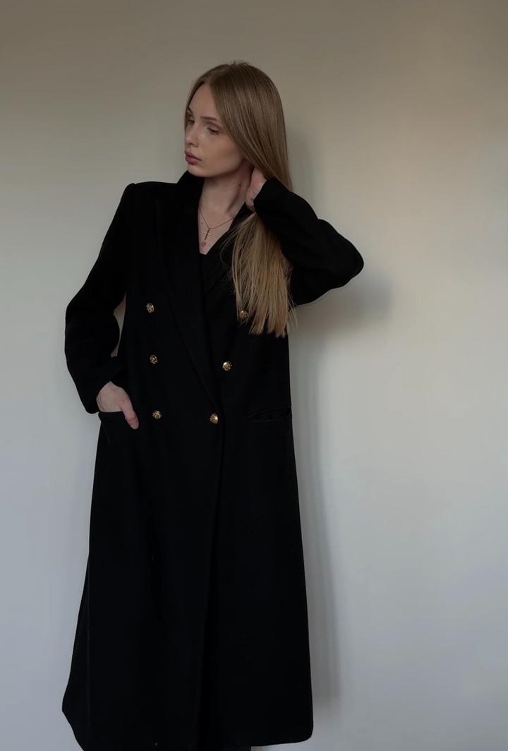 Чёрное пальто Stradivarius