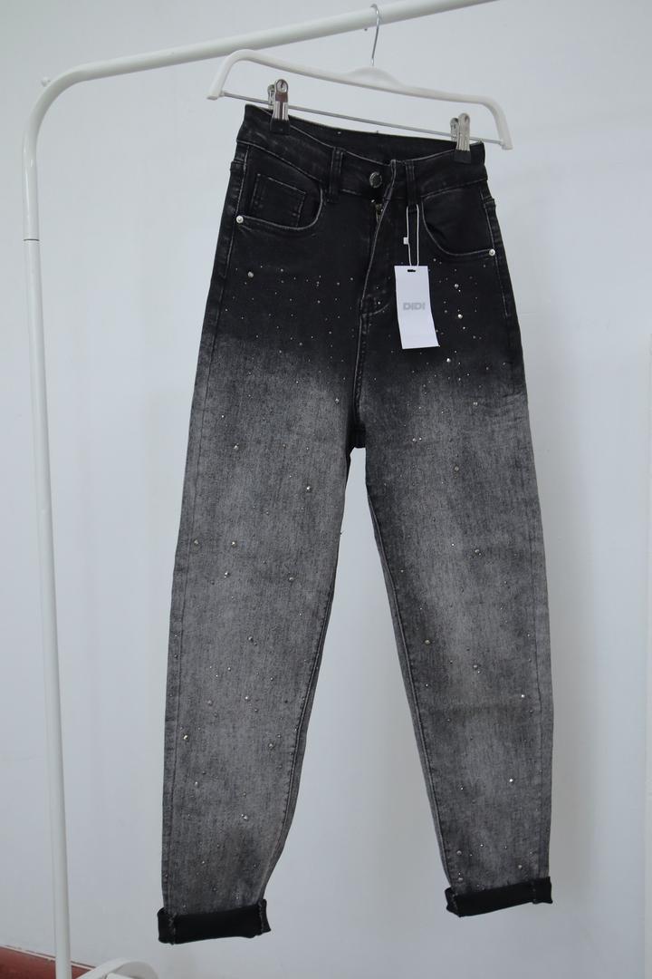 Джинсы mom с стразами