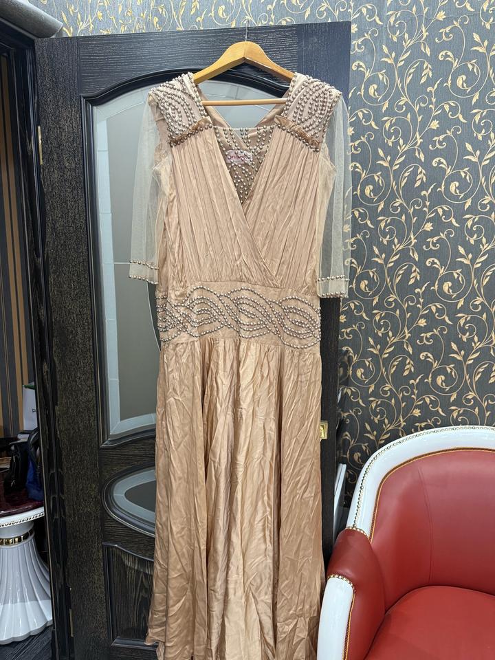 Платье шикарное laura