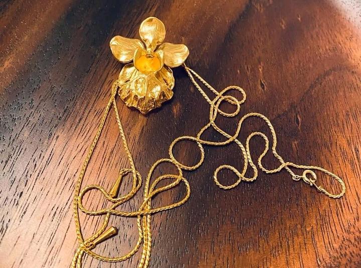 Колье с орхидеей Risis