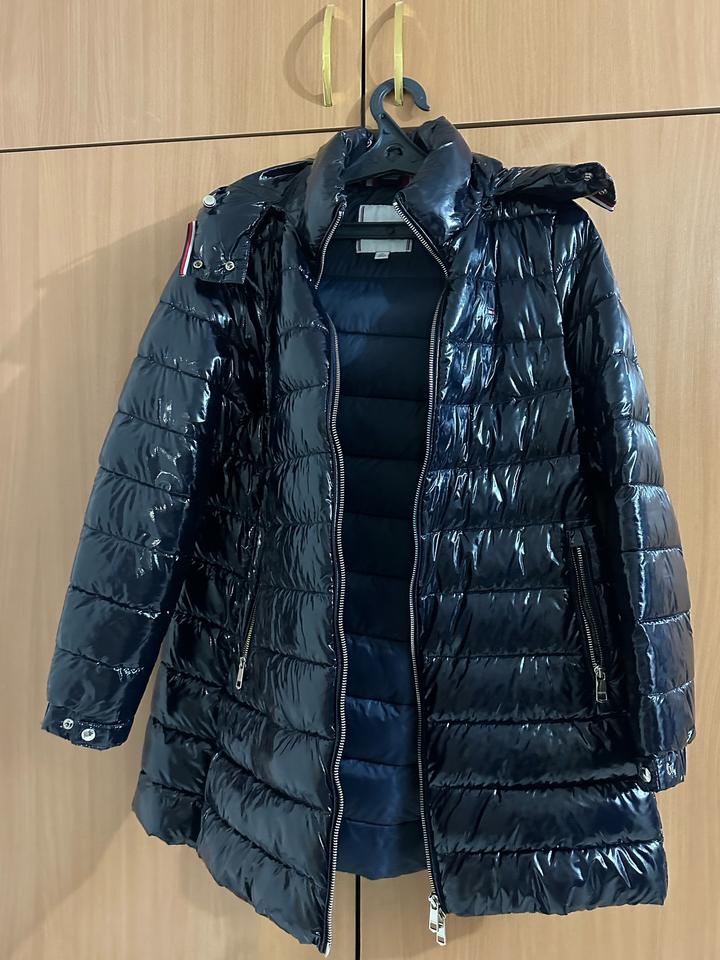 Темно синий зимний пуховик Tommy Hilfiger