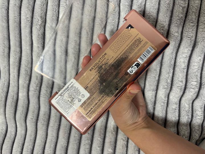 MAKEUP REVOLUTION Тени для век