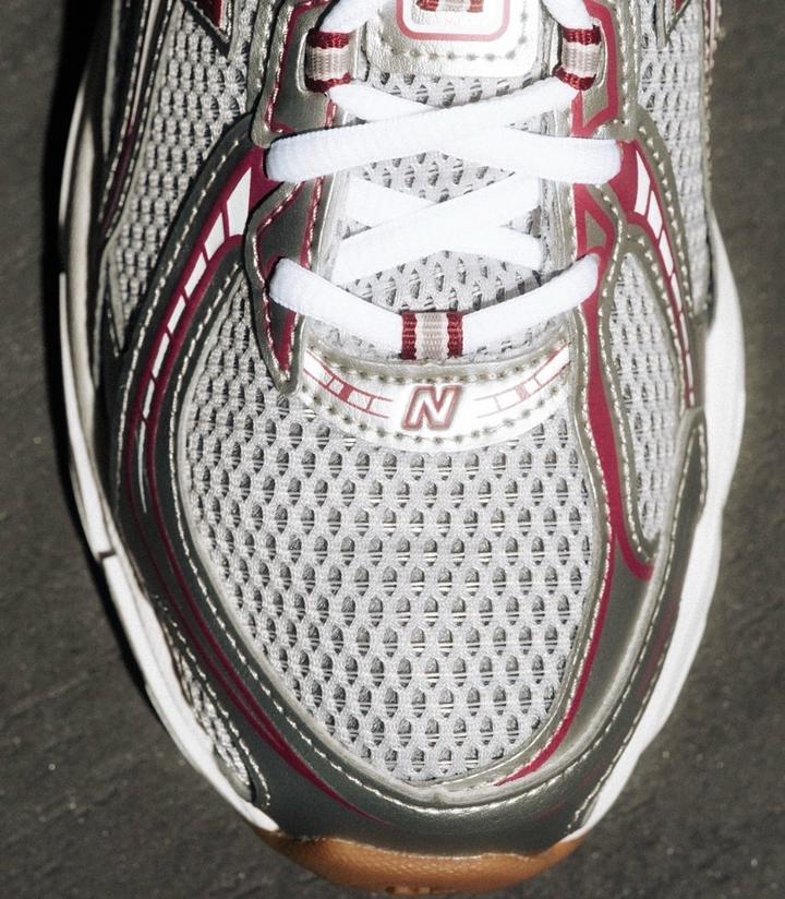 Кроссовки New Balance 740 модель