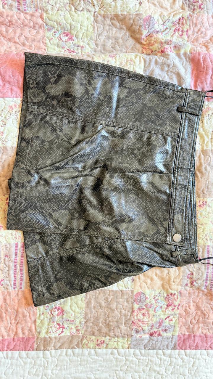 Юбка-шорты Zara, змеиный принт.