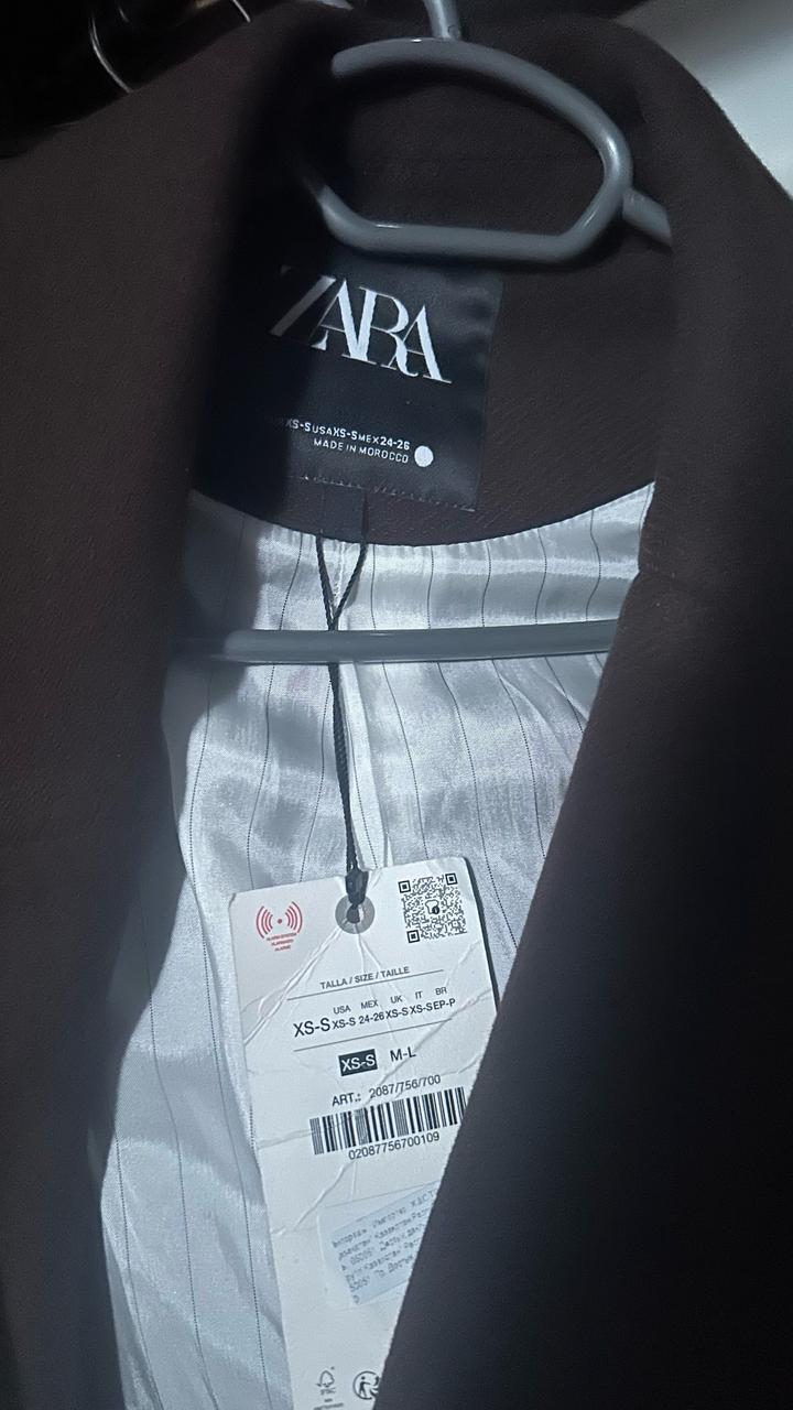 Трендовое коричневое пальто от ZARA