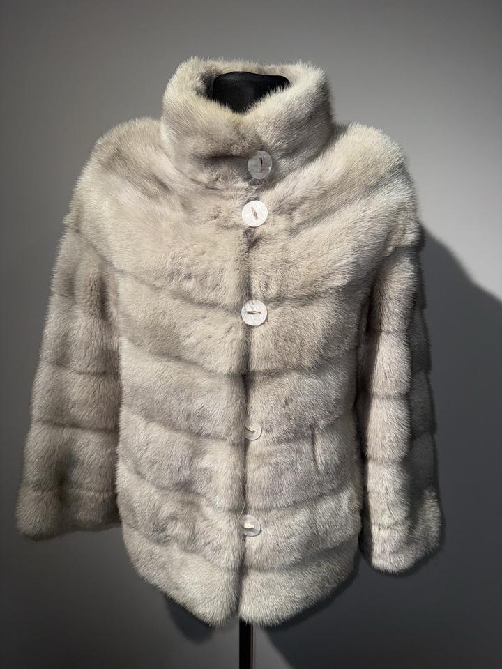 Продам норковую шубу