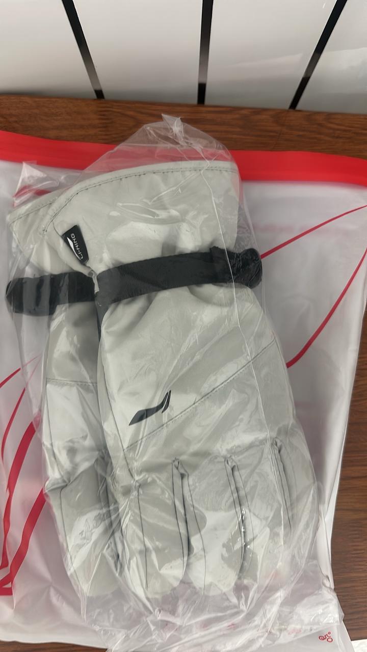 Горнолыжные перчатки от Lining