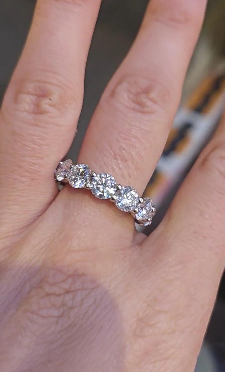 Кольцо дорожка с муассанитами