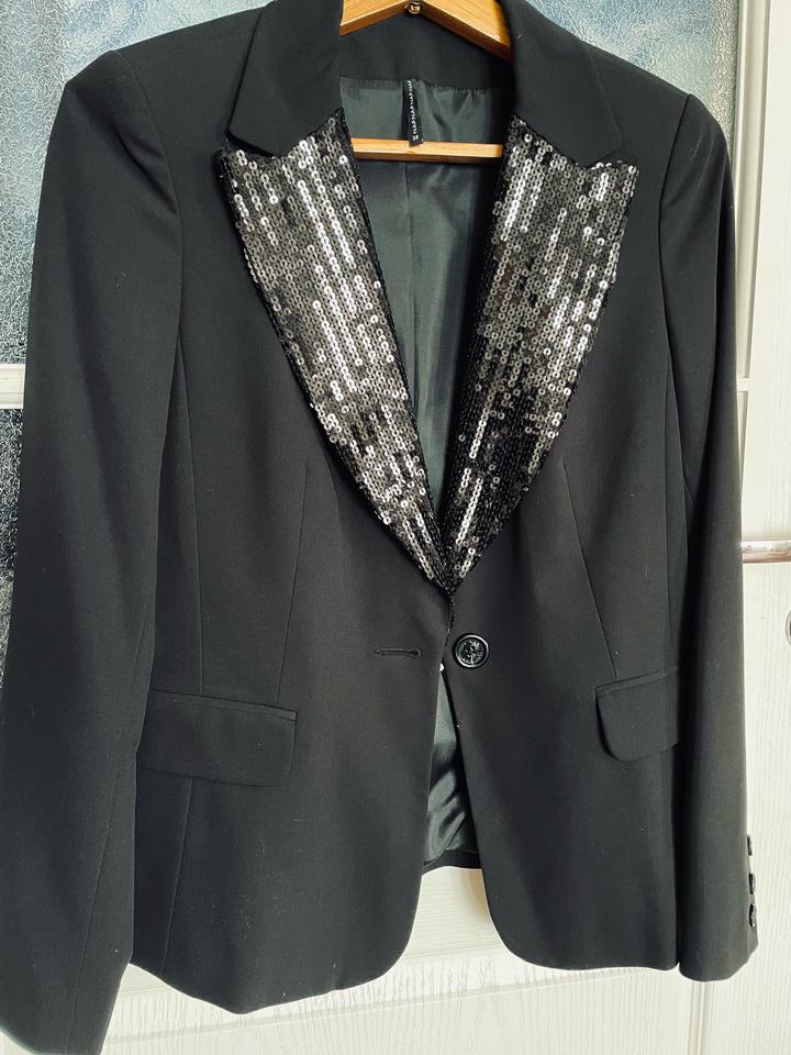 Жакет(Пиджак) NAFNAF с пайетками.