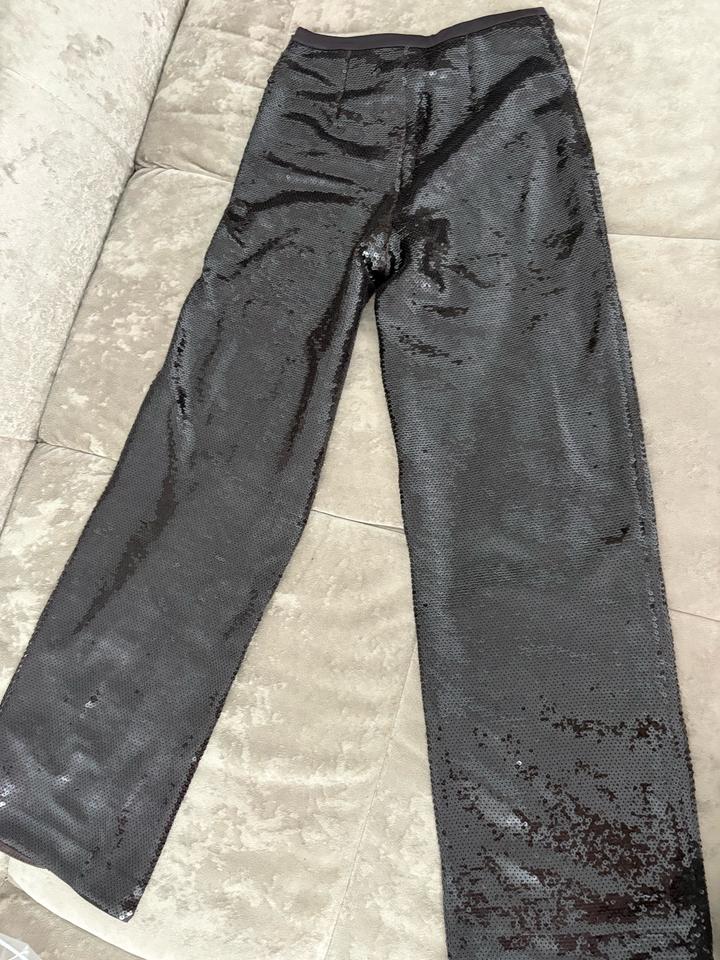 Черные брюки из H&M