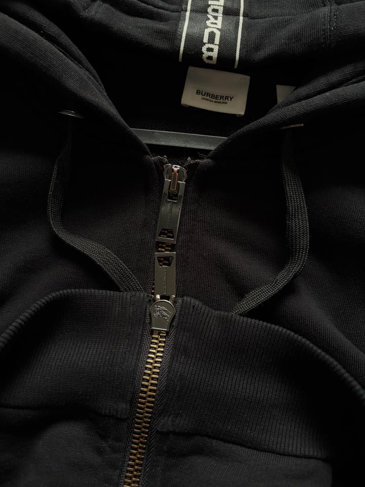 Burberry zip