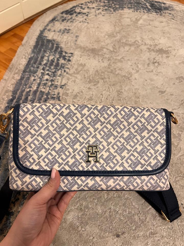 Продам сумку Tommy Hilfiger