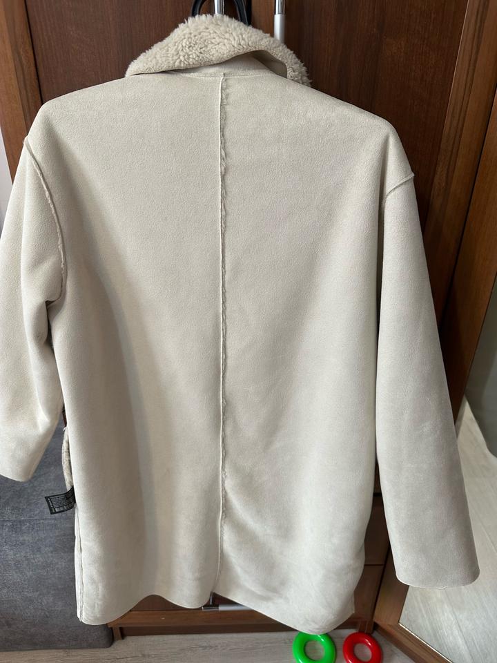 Легкая дубленка Pull&bear