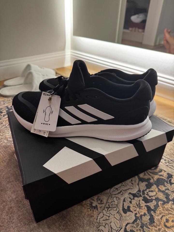 Женские кроссовки adidas