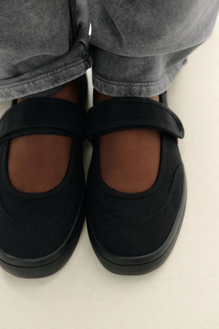 Текстильные балетки с ремешком