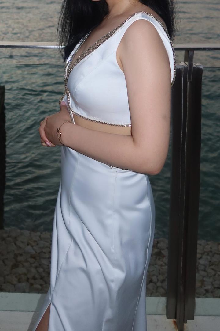 Шикарное платье Lichi.