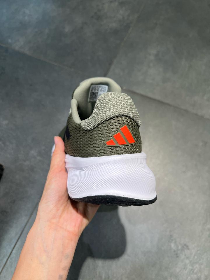 Кроссовки adidas