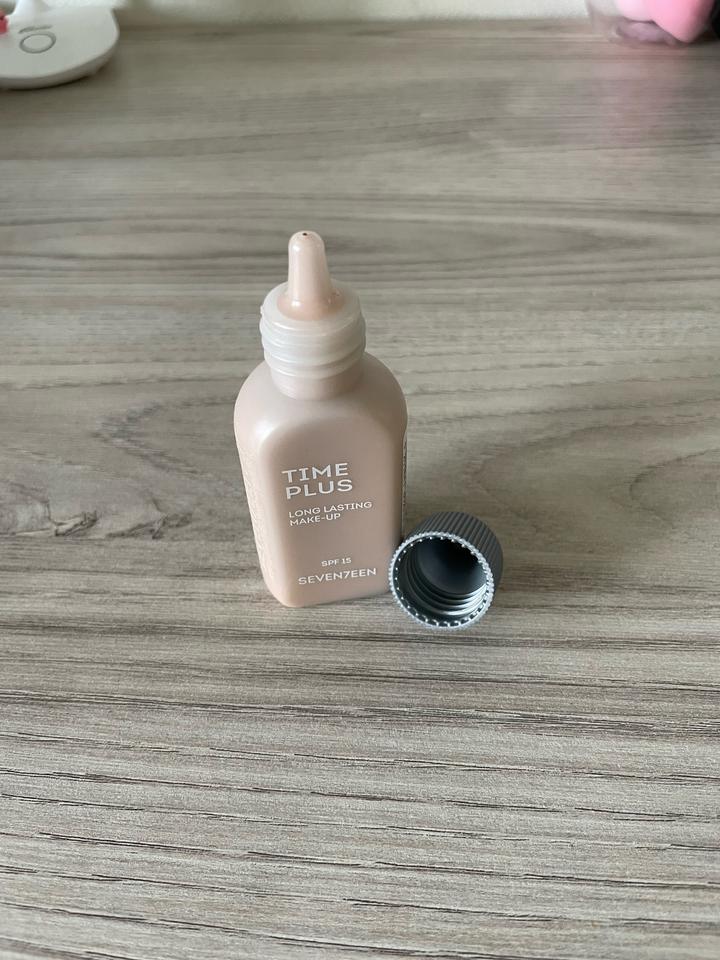 Тональный крем SEVEN7EEN