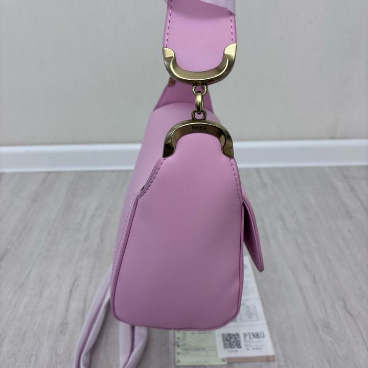 Розовая сумка Pinko с золотой фурнитурой