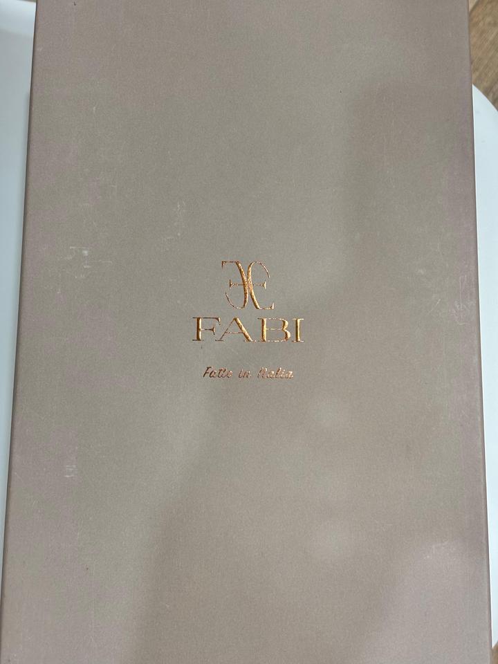 Ботинки fabi 150000тг , новые