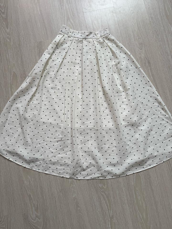 Трендовая юбка в горошек