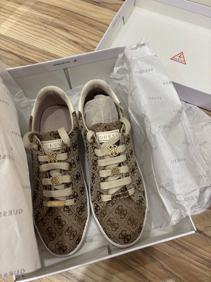 Кеды от Guess