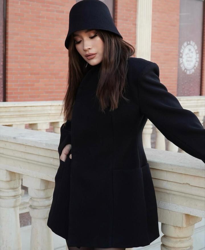 черное притальенное пальто пиджак от chia.kz