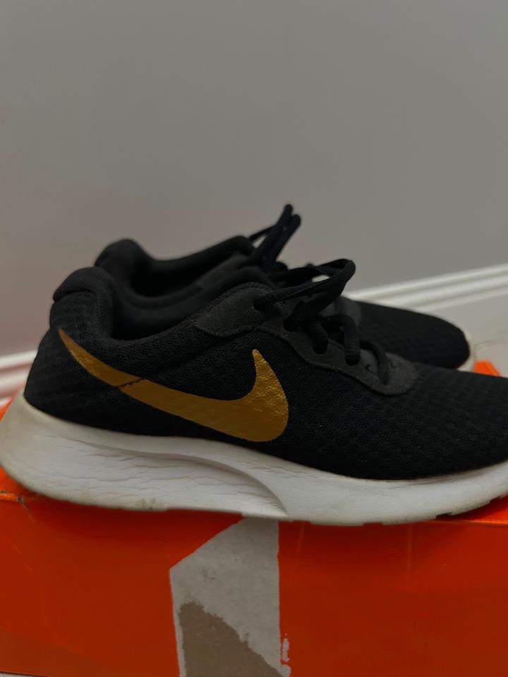 Женские кроссовки Nike