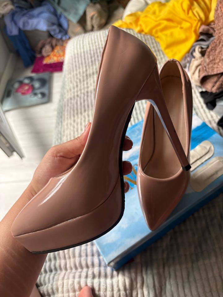Продаю бежевые лалабутены (туфли/лодочки) 👠