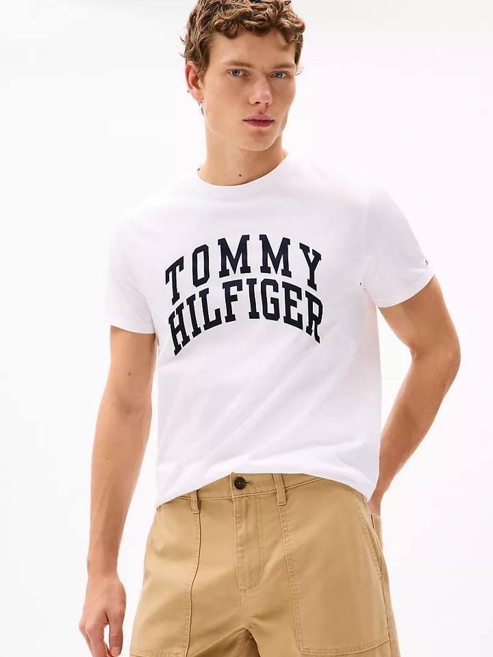 футболка от Tommy Hilfiger
