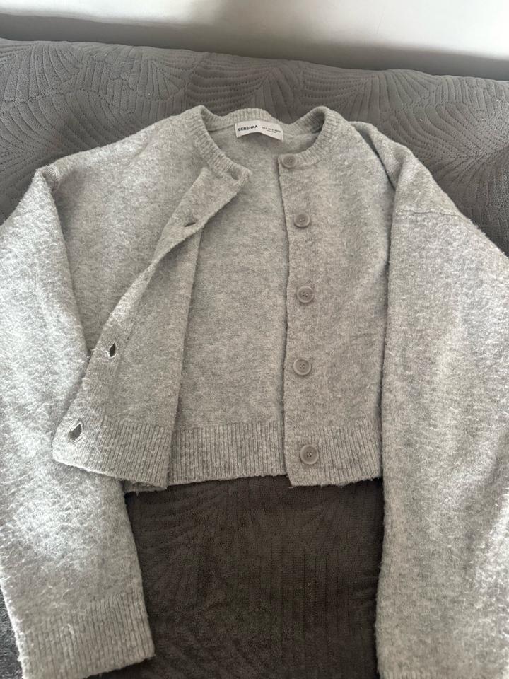 Серый кардиган :BERSHKA ,размер S