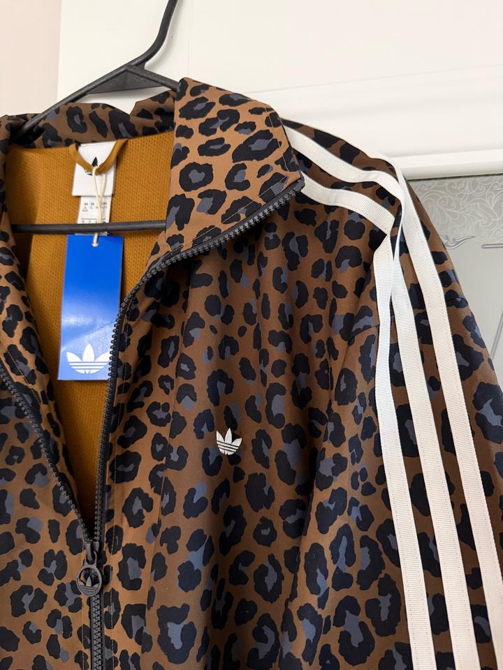 Adidas леопардовая куртка ветровка