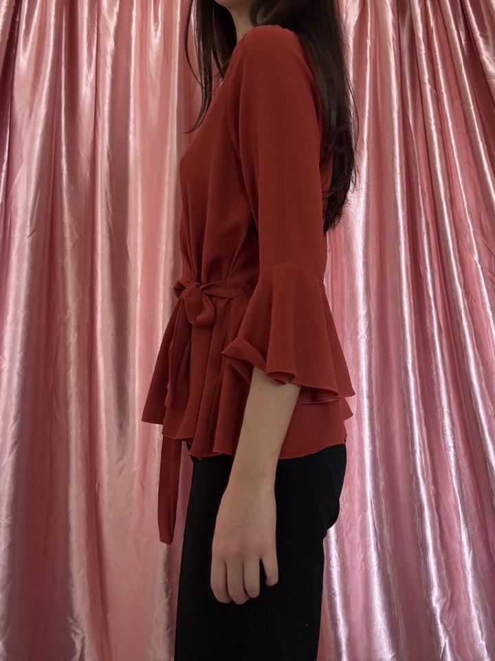 Блузка на завязках рукав-клеш Boohoo красный