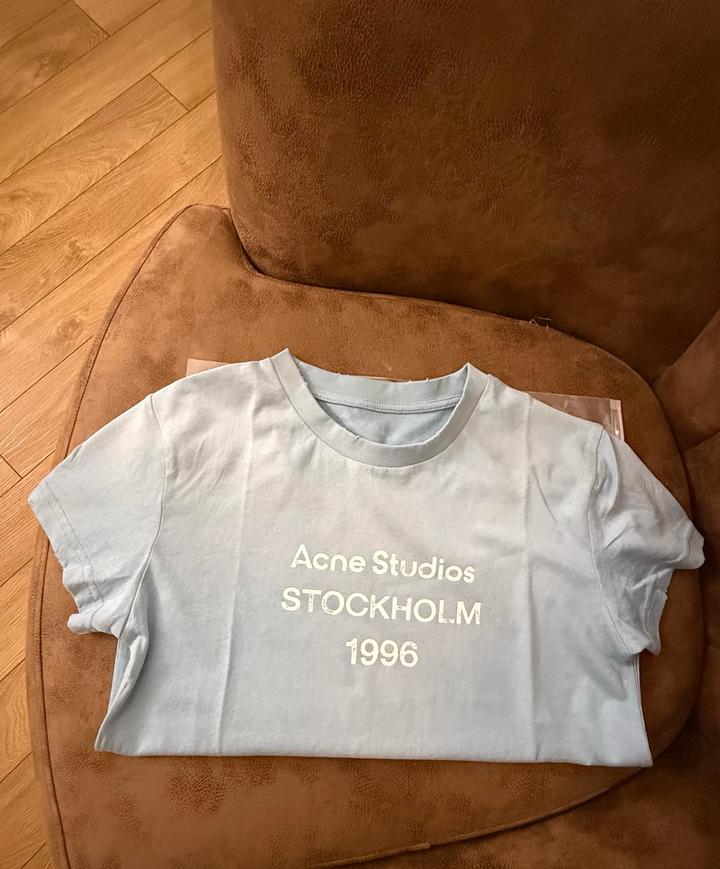 Футболочка Бренда Acne Studio