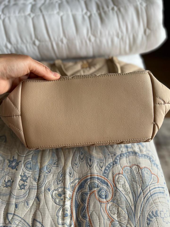 Продам сумку бежевую Тommy Hilfiger оригинал