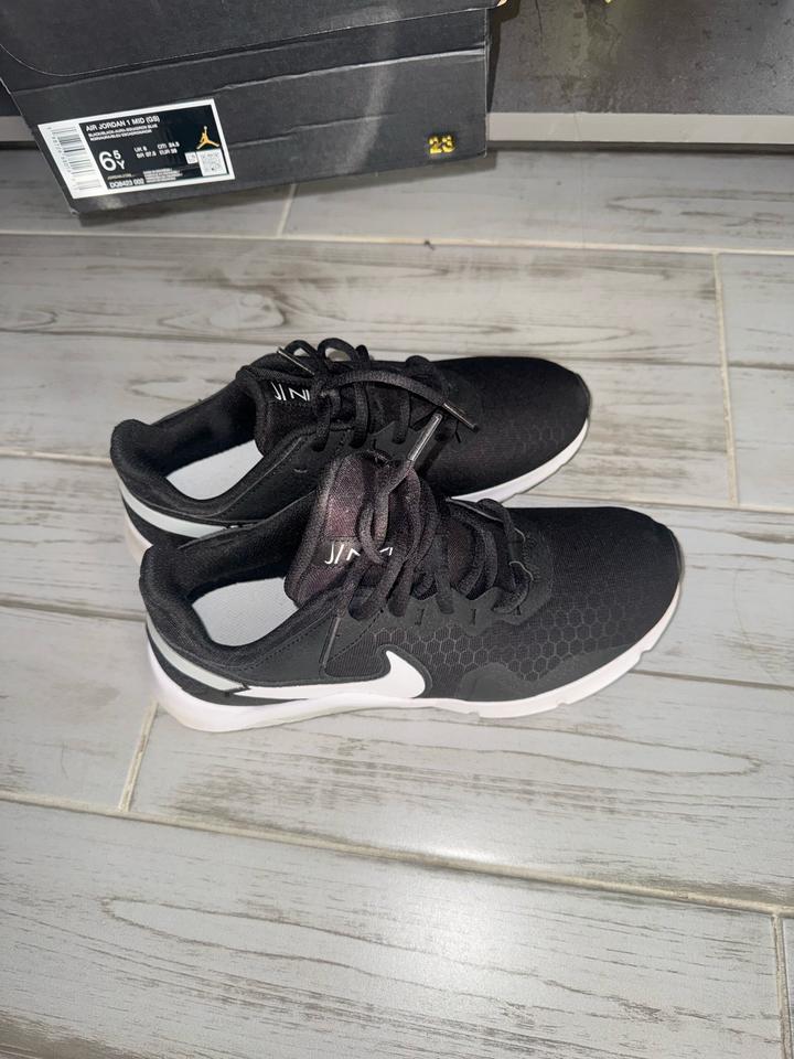 Кроссовки Nike