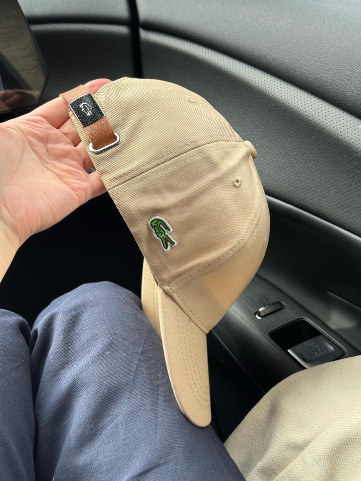 Базовая бежевая кепка Lacoste