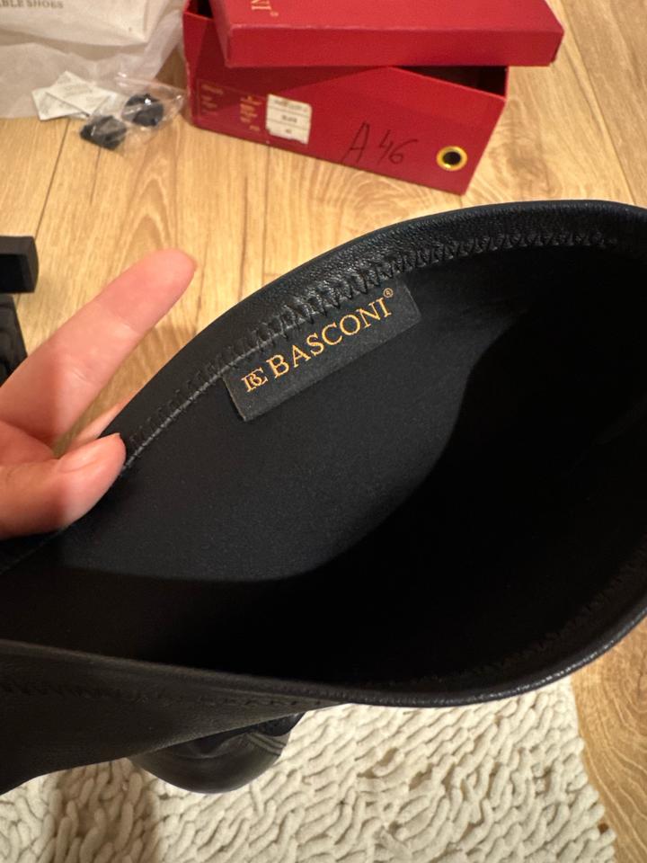 Демисезонные ботфорты от Basconi