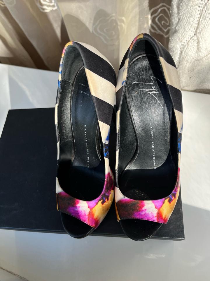 Стильные туфли на высоком каблуке