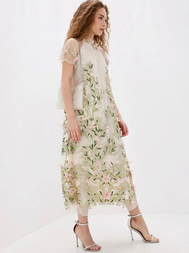 Платье Vera Moni розовое/бежевое с вышивкой