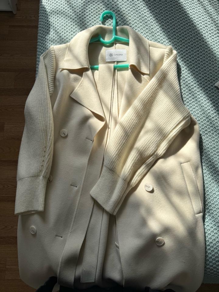 Молочное пальто