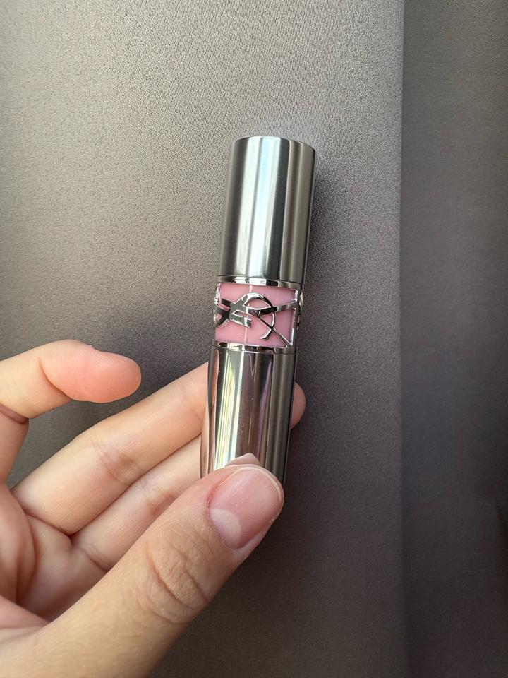 Yves Saint Laurent loveshine