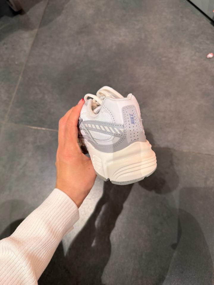 Кроссовки Nike