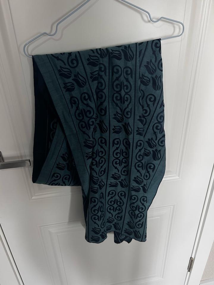 Палантин с казахскими орнаментами