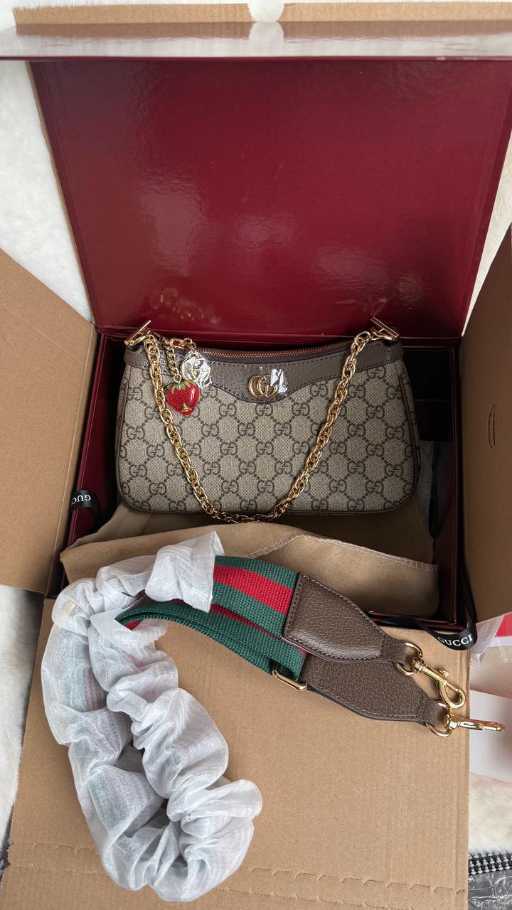 Сумка багет от Gucci